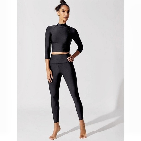Alo Yoga | Black Crop Performance wears XS - Picture 3 of 13